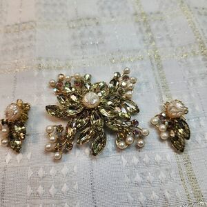 Source Unknown Gold and Olive Green Crystal Pearl Floral Brooch Set